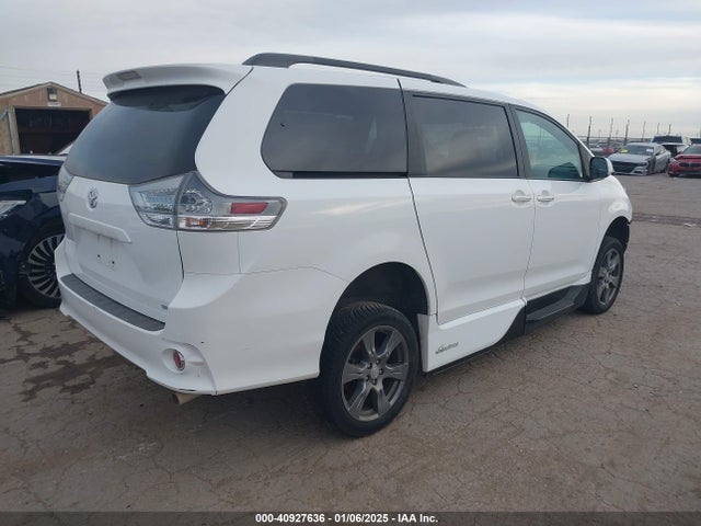 Toyota Sienna Se 8 Passenger 2017 5TDXZ3DC4HS786193 Image 4