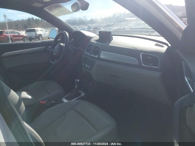 WA1JCCFS7HR010743 Audi Q3 2.0t Premium
