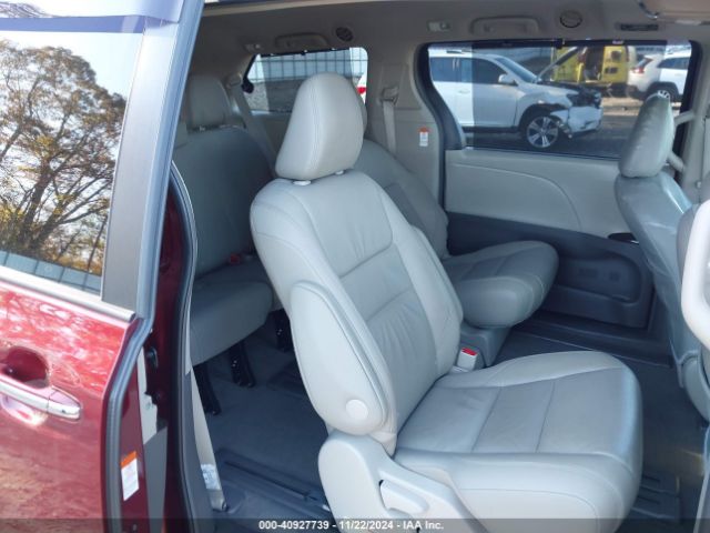 5TDYZ3DC0HS862383 Toyota Sienna Xle 8 Passenger