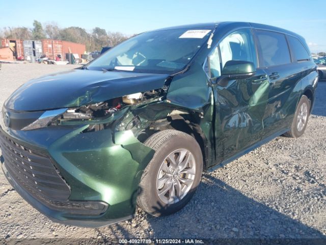 5TDKSKFC4RS135833 Toyota SIENNA LE