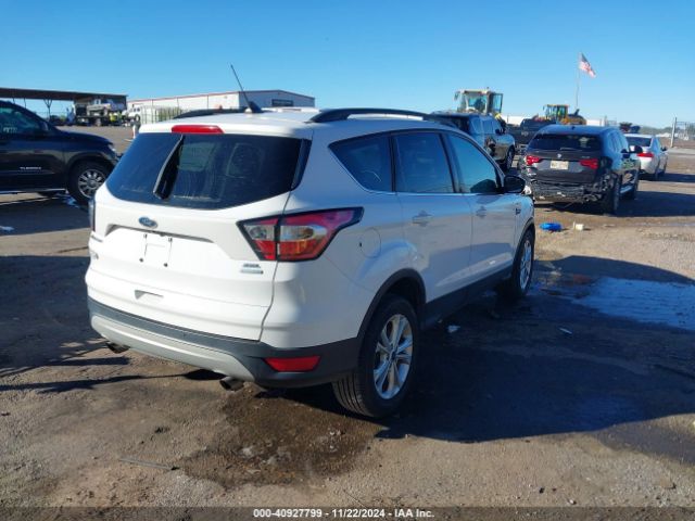 1FMCU0HD2JUC75061 Ford ESCAPE SEL