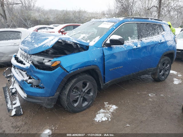 Jeep Compass Latitude Lux 4x4 2022 3C4NJDFB0NT128056 Image 2