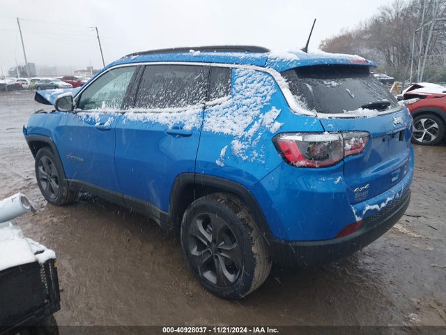Jeep Compass Latitude Lux 4x4 2022 3C4NJDFB0NT128056 Image 3
