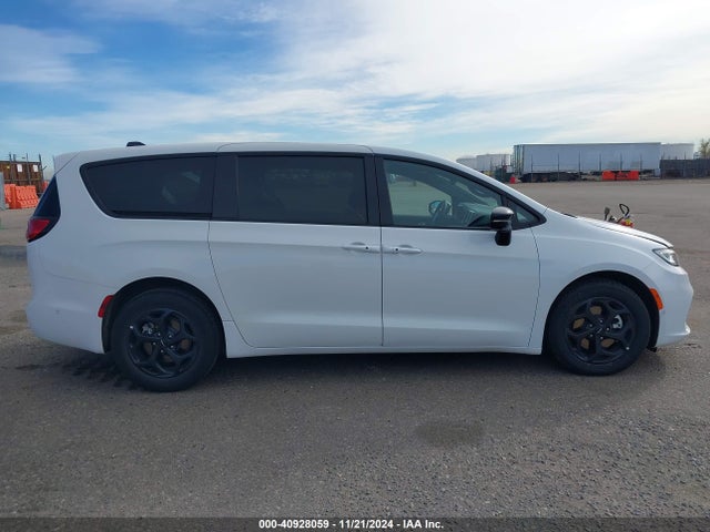 Chrysler Pacifica Hybrid S Appearance Pkg 2024 2C4RC1S78RR112174 Image 13