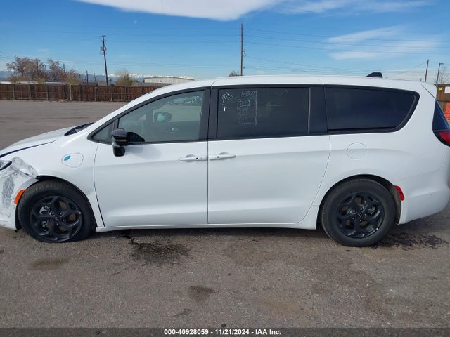 Chrysler Pacifica Hybrid S Appearance Pkg 2024 2C4RC1S78RR112174 Image 14