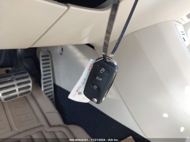 WVGAV7AX5GW047585 Volkswagen Tiguan R-line