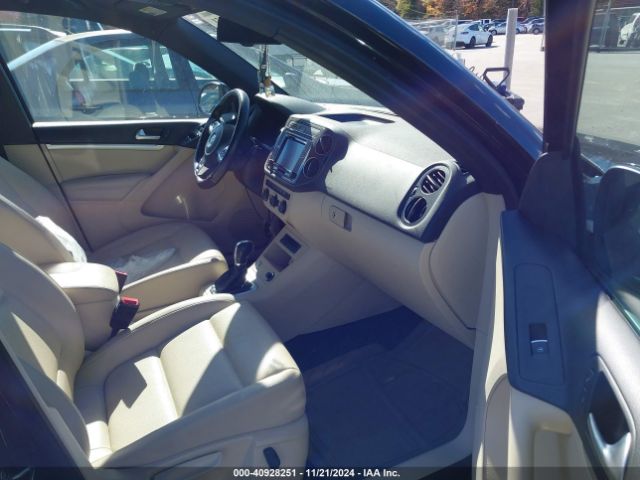 WVGAV7AX5GW047585 Volkswagen Tiguan R-line