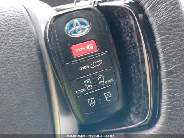 5TDXSKFC6NS070628 Toyota Sienna Xse