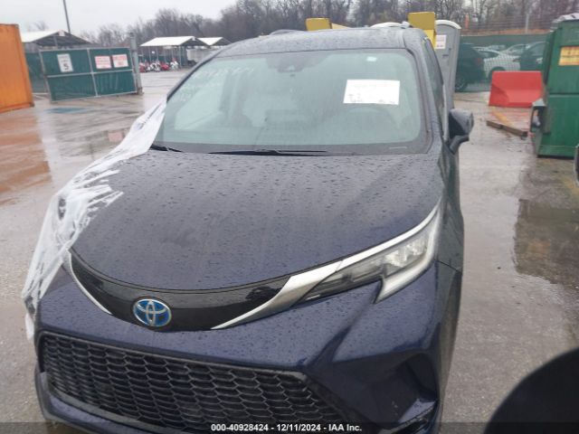 5TDXSKFC6NS070628 Toyota Sienna Xse