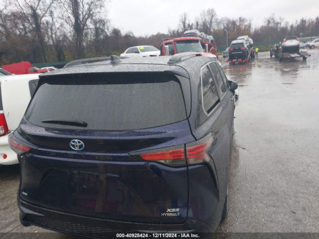 5TDXSKFC6NS070628 Toyota Sienna Xse