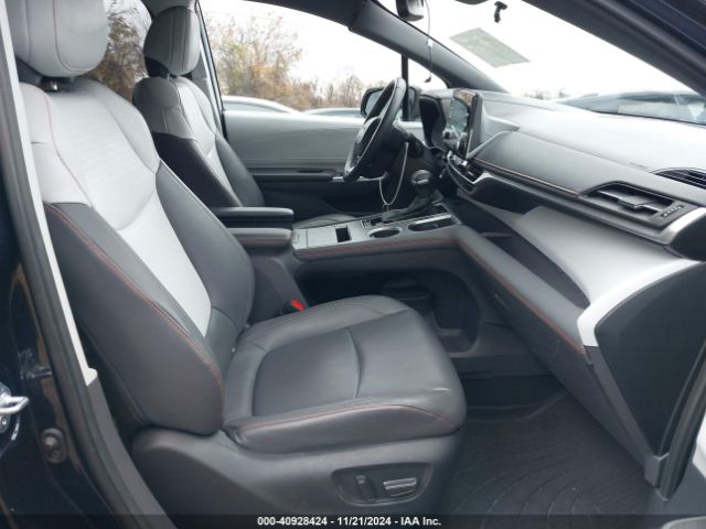 5TDXSKFC6NS070628 Toyota Sienna Xse