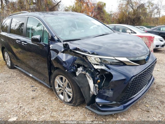 5TDXSKFC6NS070628 Toyota Sienna Xse