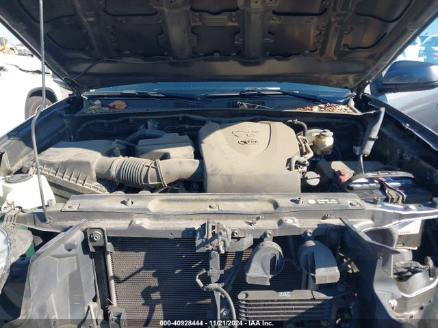 5TFAZ5CN9HX039638 Toyota Tacoma Sr5 V6