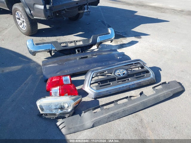 5TFAZ5CN9HX039638 Toyota Tacoma Sr5 V6