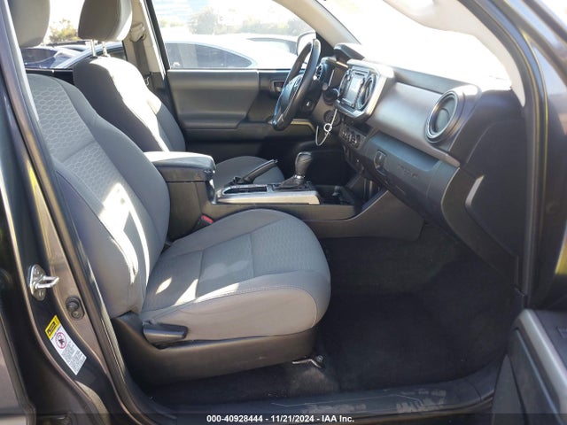 5TFAZ5CN9HX039638 Toyota Tacoma Sr5 V6