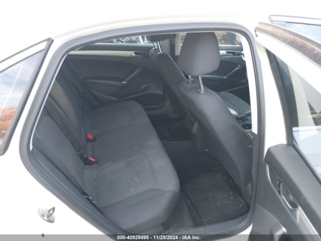 1VWAT7A37GC056603 Volkswagen Passat 1.8t S