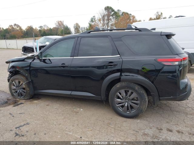 5N1DR3BA0NC238768 Nissan Pathfinder Sv 2wd
