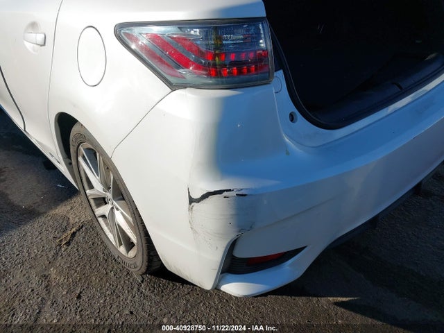 Lexus CT 200H 2015 JTHKD5BH8F2225534 Image 18