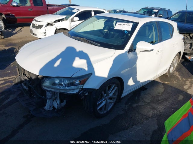 Lexus CT 200H 2015 JTHKD5BH8F2225534 Image 2