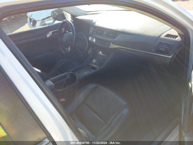 Lexus CT 200H 2015 JTHKD5BH8F2225534 Image 5