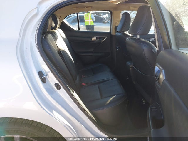 Lexus CT 200H 2015 JTHKD5BH8F2225534 Image 8