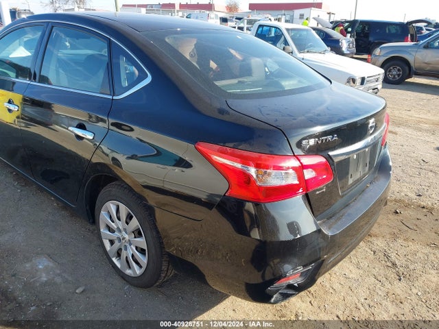 Nissan SENTRA S 2018 3N1AB7AP3JY339641 Image 3