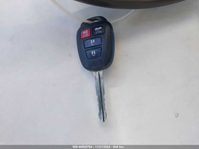 5YFBURHE9HP621627 Toyota COROLLA LE
