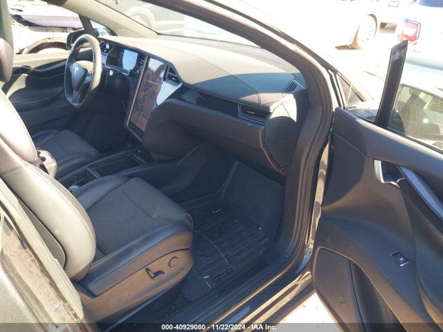 2018 TESLA MODEL X 5YJXCAE23JF126099 Photo 4