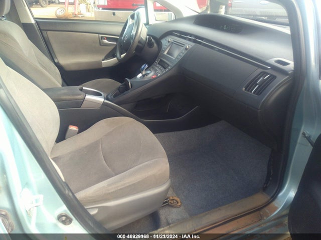 Toyota Prius Two 2015 JTDKN3DU1F2003950 Image 5