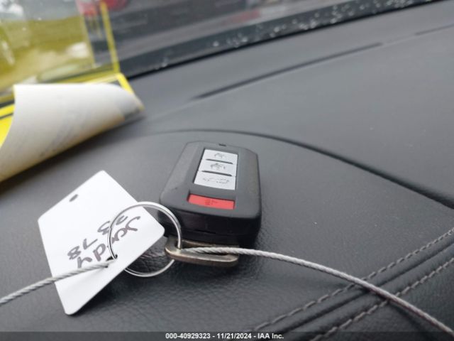 JA4AD3A33KJ001525 Mitsubishi Outlander Sel