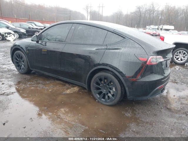 2023 TESLA MODEL Y 7SAYGAEE8PF610509 Photo 2