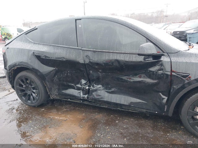 2023 TESLA MODEL Y 7SAYGAEE8PF610509 Photo 5