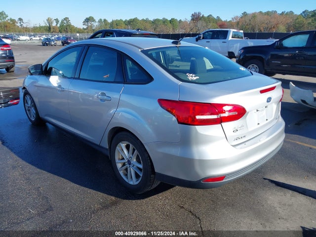 Ford FOCUS SE 2017 1FADP3F28HL345669 Image 3
