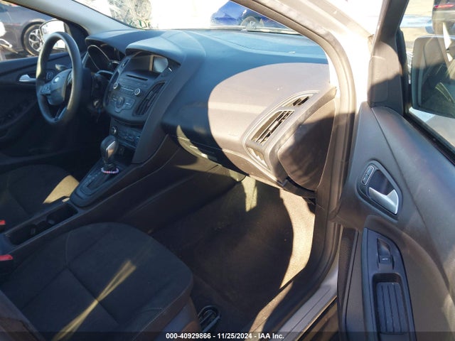Ford FOCUS SE 2017 1FADP3F28HL345669 Image 5