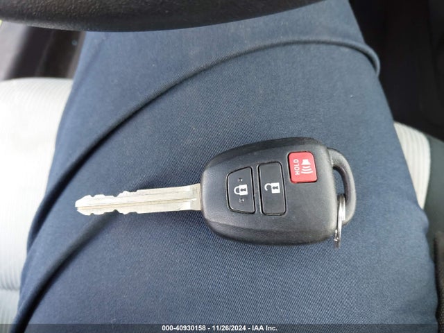 Toyota Prius C Two 2016 JTDKDTB37G1122395 Image 11