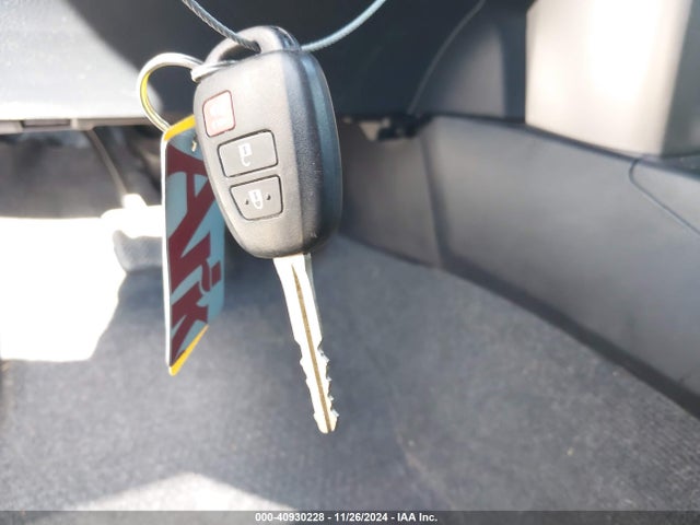 Toyota RAV4 LE 2015 JTMBFREV7FJ043415 Image 11