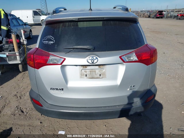 Toyota RAV4 LE 2015 JTMBFREV7FJ043415 Image 17