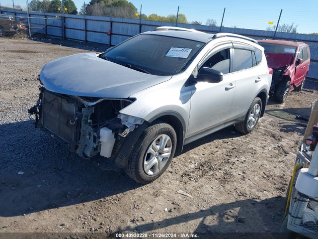 Toyota RAV4 LE 2015 JTMBFREV7FJ043415 Image 2