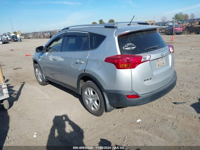 Toyota RAV4 LE 2015 JTMBFREV7FJ043415 Image 3