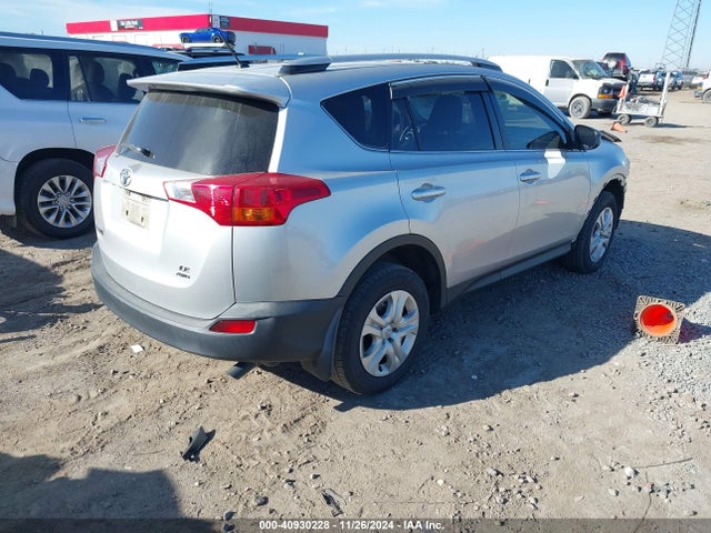 Toyota RAV4 LE 2015 JTMBFREV7FJ043415 Image 4