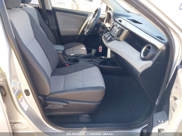 Toyota RAV4 LE 2015 JTMBFREV7FJ043415 Image 5