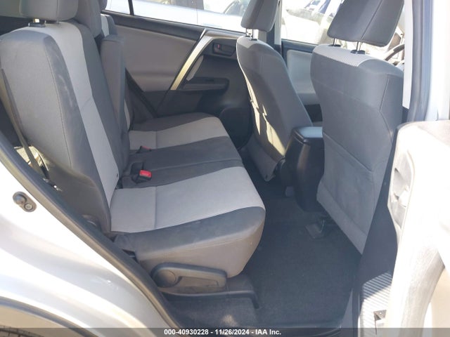 Toyota RAV4 LE 2015 JTMBFREV7FJ043415 Image 8