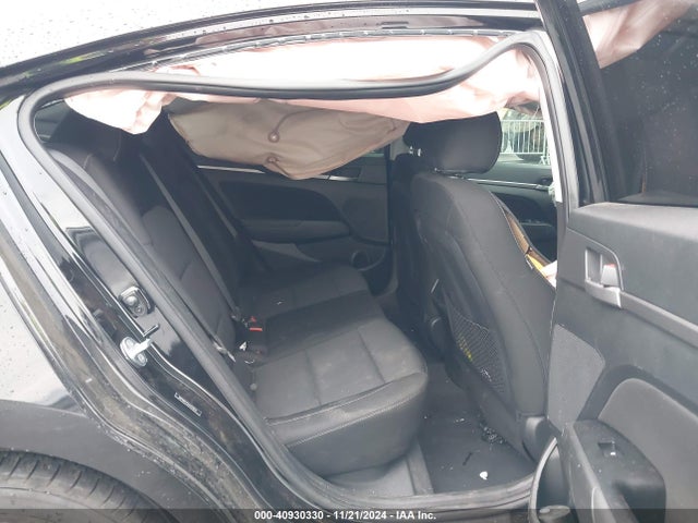 Hyundai Elantra Value Edition 2018 5NPD84LF0JH379619 Image 8
