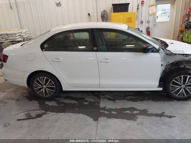 3VWDB7AJ7JM203734 Volkswagen Jetta 1.4t Se/1.4t Wolfsburg Edition
