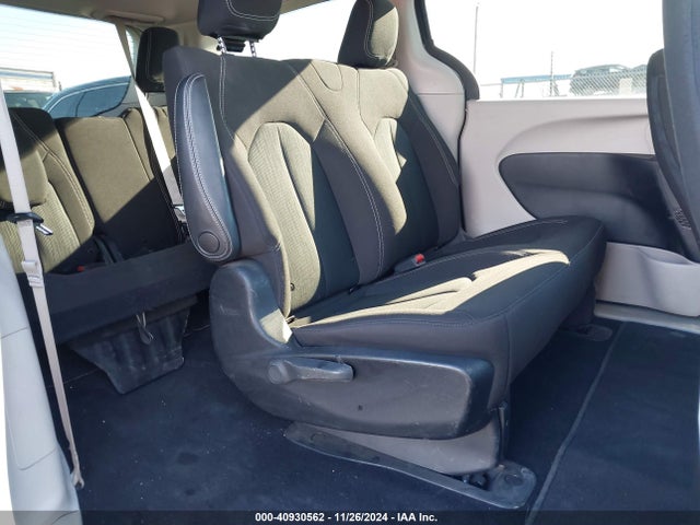 2C4RC1AG0LR281971 Chrysler Voyager L