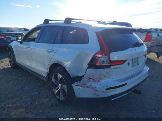 2023 VOLVO V60 CROSS COUNTRY YV4L12WZ3P2107065 Photo 2