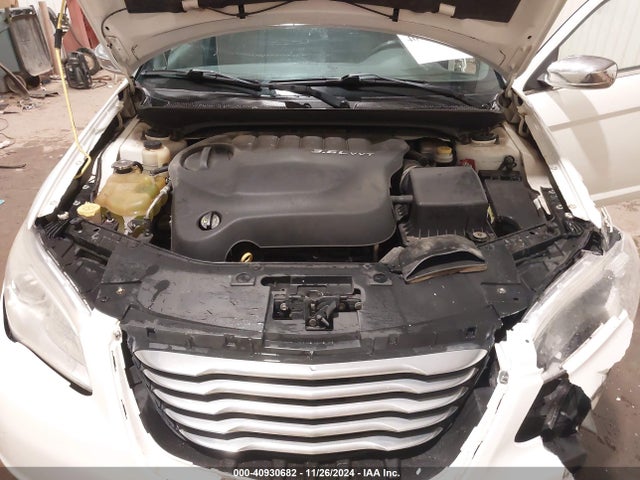40930682 :رقم المزاد ، 1C3BC2FG1BN505927 vin ، 2011 Chrysler 200 Limited مزاد بيع