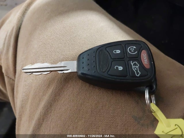 40930682 :رقم المزاد ، 1C3BC2FG1BN505927 vin ، 2011 Chrysler 200 Limited مزاد بيع