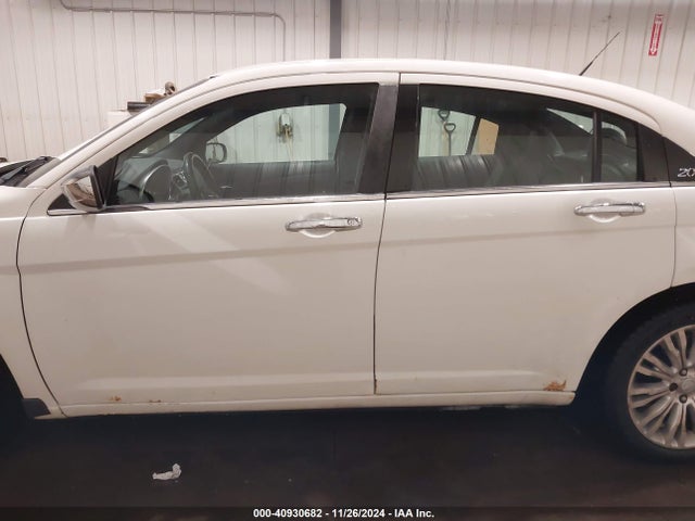 40930682 :رقم المزاد ، 1C3BC2FG1BN505927 vin ، 2011 Chrysler 200 Limited مزاد بيع