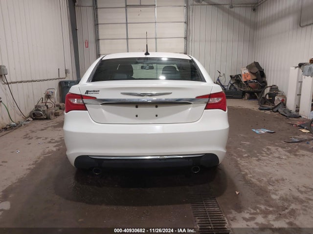 40930682 :رقم المزاد ، 1C3BC2FG1BN505927 vin ، 2011 Chrysler 200 Limited مزاد بيع